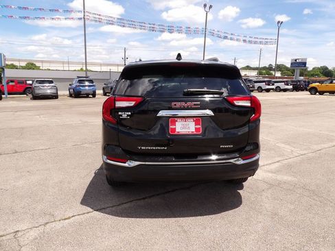 Used 2022 GMC Terrain SLT w/ Infotainment Package II AWD/4WD image 7