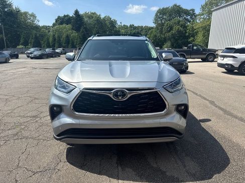 Used 2025 Toyota Highlander Platinum AWD/4WD image 10