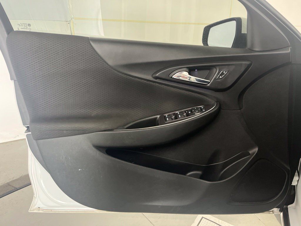 Used 2018 Chevrolet Malibu LT FWD image 25