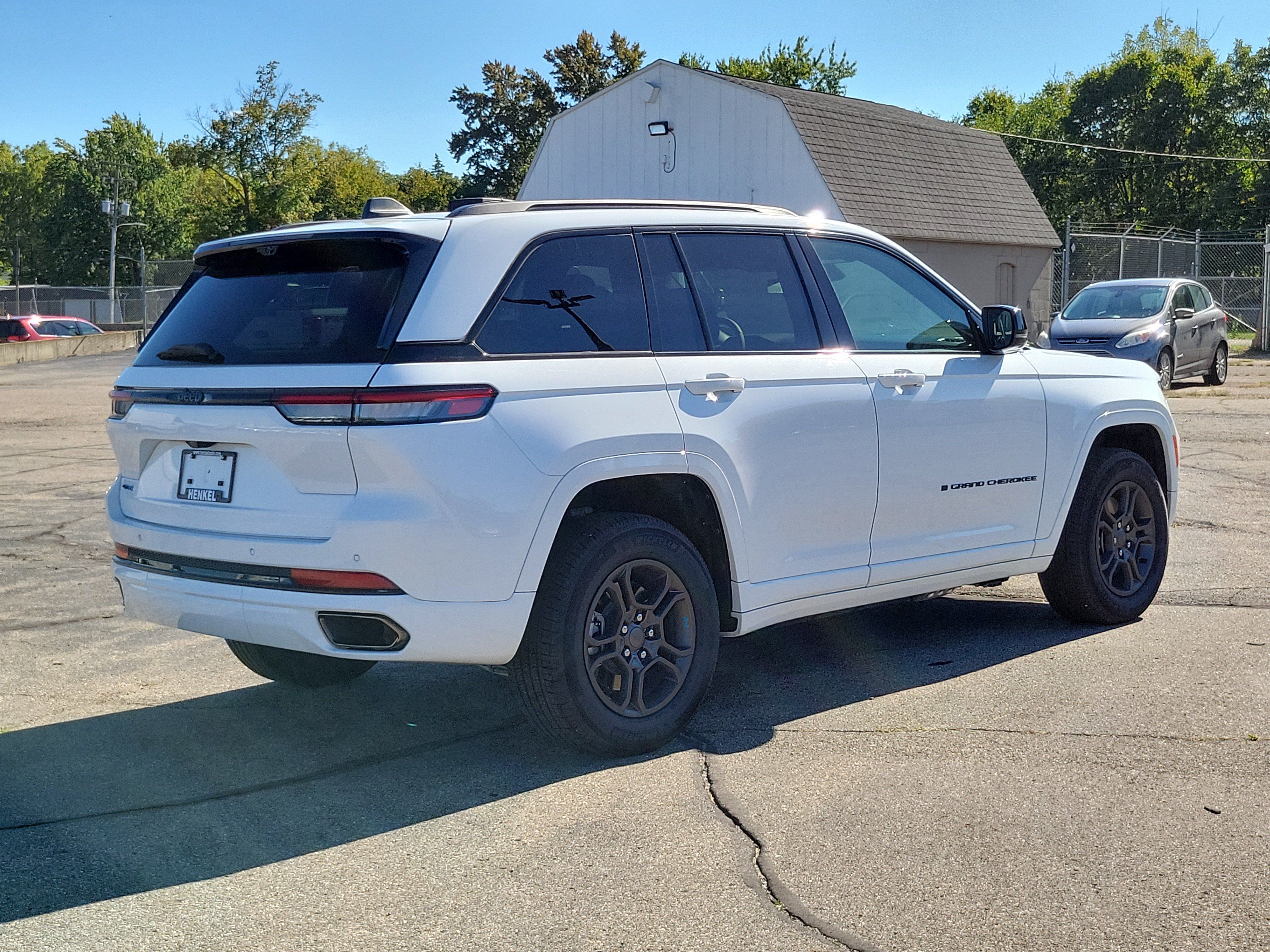 Used 2025 Jeep Grand Cherokee Limited 4xe AWD/4WD image 4