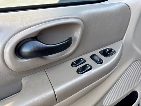 Used 2002 Ford F150 Lariat AWD/4WD image 14