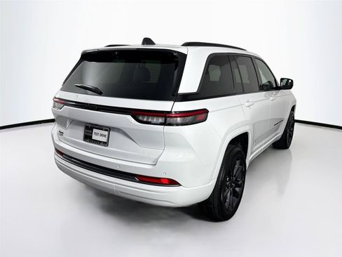 Used 2026 Jeep Grand Cherokee Limited AWD/4WD image 2