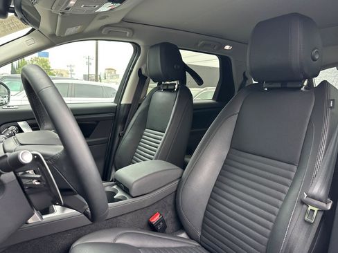 Used 2025 Land Rover Discovery Sport S image 6