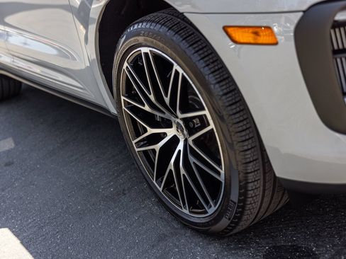 Certified 2026 Porsche Macan S AWD/4WD image 30