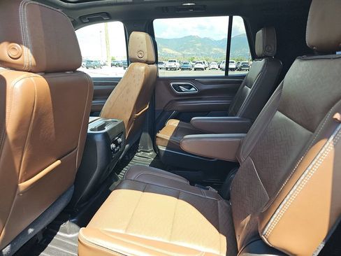 Used 2021 Chevrolet Tahoe High Country w/ Premium Package AWD/4WD image 8