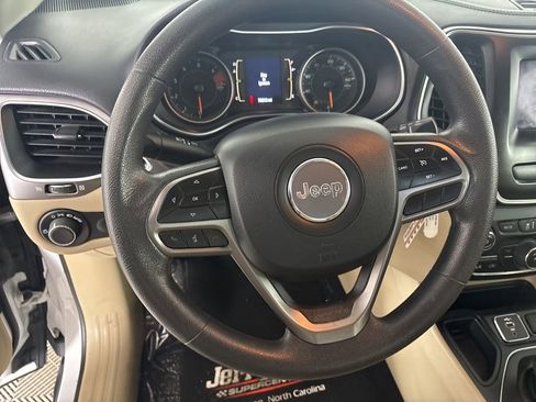 Used 2020 Jeep Cherokee Latitude FWD image 12