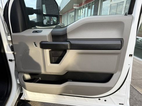 Used 2019 Ford F550 4x4 Regular Cab Super Duty w/ XL Value Package image 19