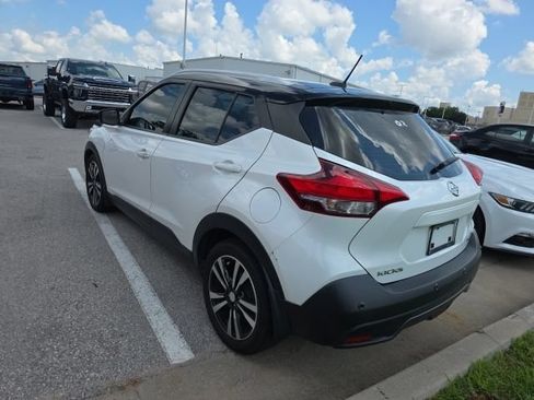 Used 2020 Nissan Kicks SV FWD image 3