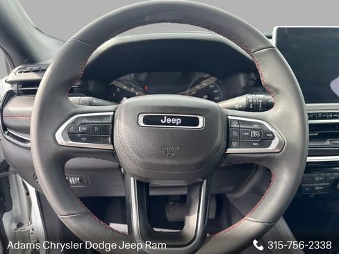 Used 2025 Jeep Compass Trailhawk AWD/4WD image 15