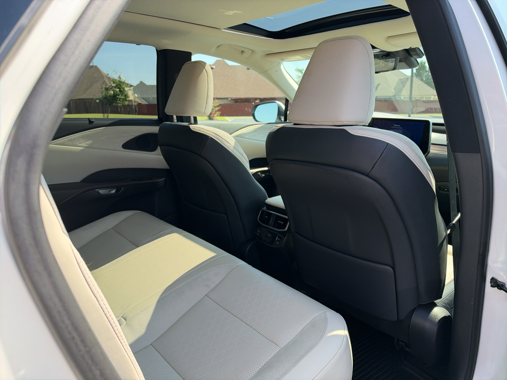 Used 2023 Lexus RX 350 FWD w/ Accessory Package (Z1) image 17