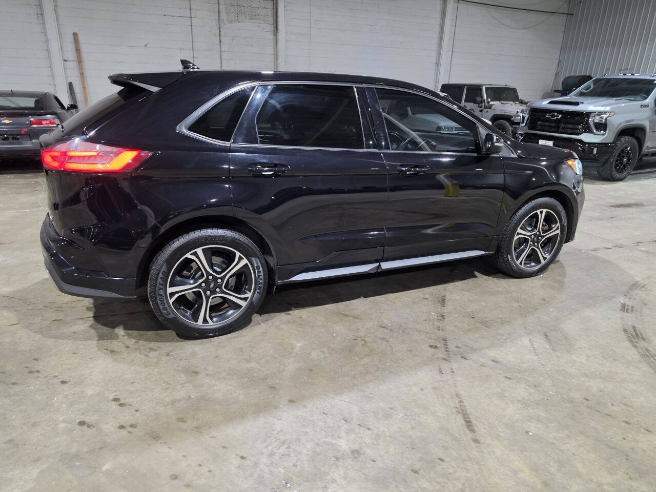 Used 2019 Ford Edge ST w/ Convenience Package AWD/4WD image 12