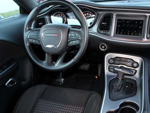 Used 2021 Dodge Challenger SXT image 3