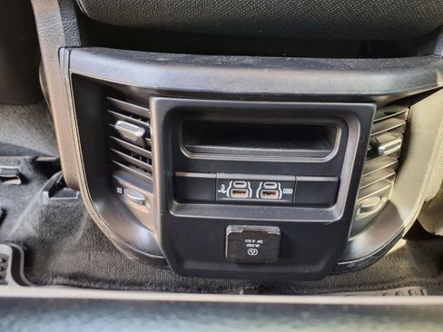 Used 2019 RAM 1500 Laramie AWD/4WD image 11