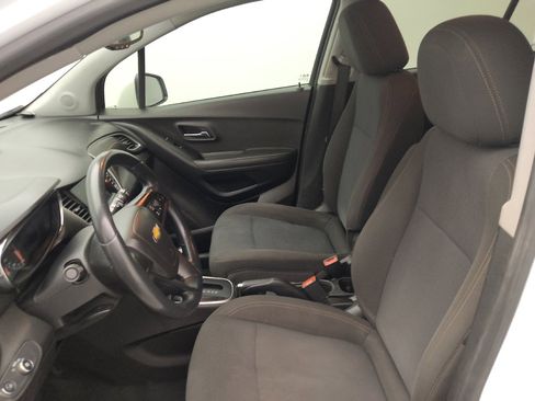 Used 2020 Chevrolet Trax LS AWD/4WD image 17