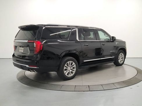 Used 2025 GMC Yukon XL Denali AWD/4WD image 8