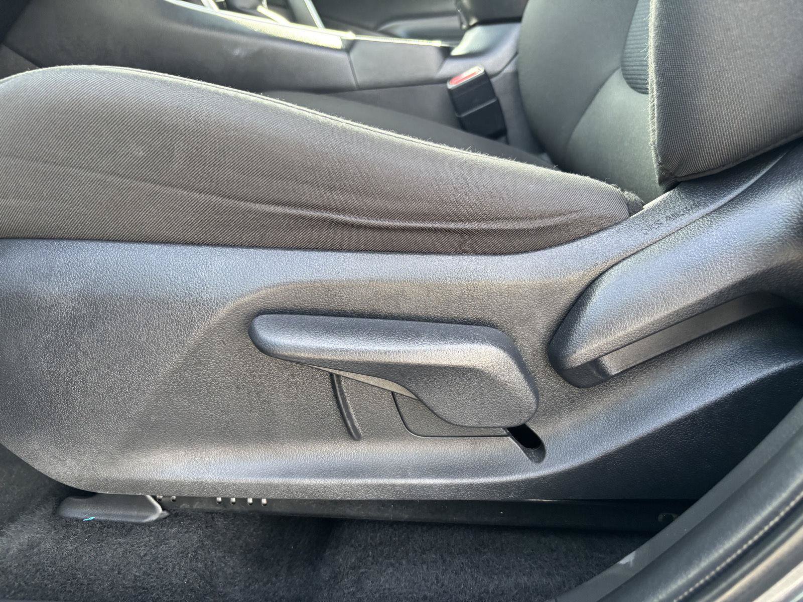 Used 2025 Toyota RAV4 LE AWD/4WD image 13