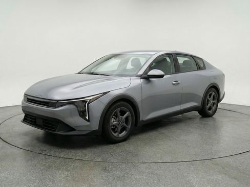 Used 2025 Kia K4 FWD image 3