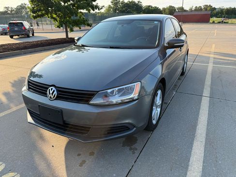 Used 2012 Volkswagen Jetta TDI FWD image 2