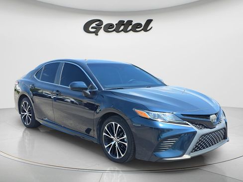 Used 2020 Toyota Camry SE image 2