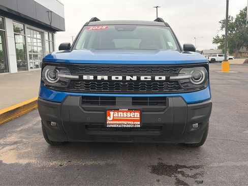 Used 2025 Ford Bronco Sport Outer Banks w/ Outer Banks Tech Package+ AWD/4WD image 3