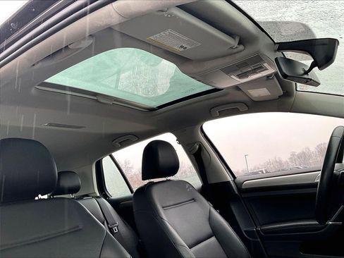 Used 2017 Volkswagen Golf SE image 20