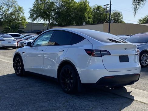 Used 2022 Tesla Model Y Long Range image 2