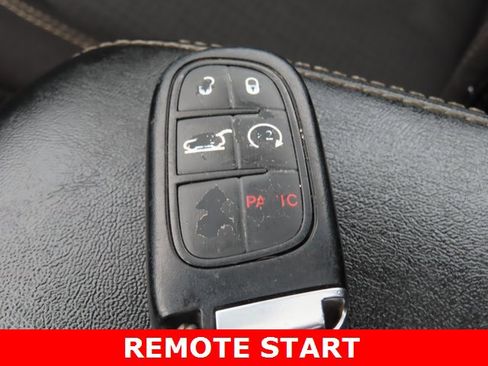 Used 2018 Jeep Cherokee Latitude w/ Comfort & Convenience Group image 38