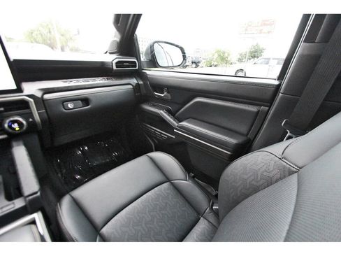 Used 2025 Toyota Tacoma Limited AWD/4WD image 8