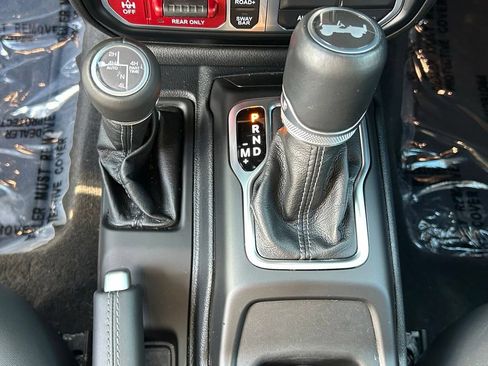 Used 2024 Jeep Wrangler Unlimited Rubicon 4xe AWD/4WD image 33