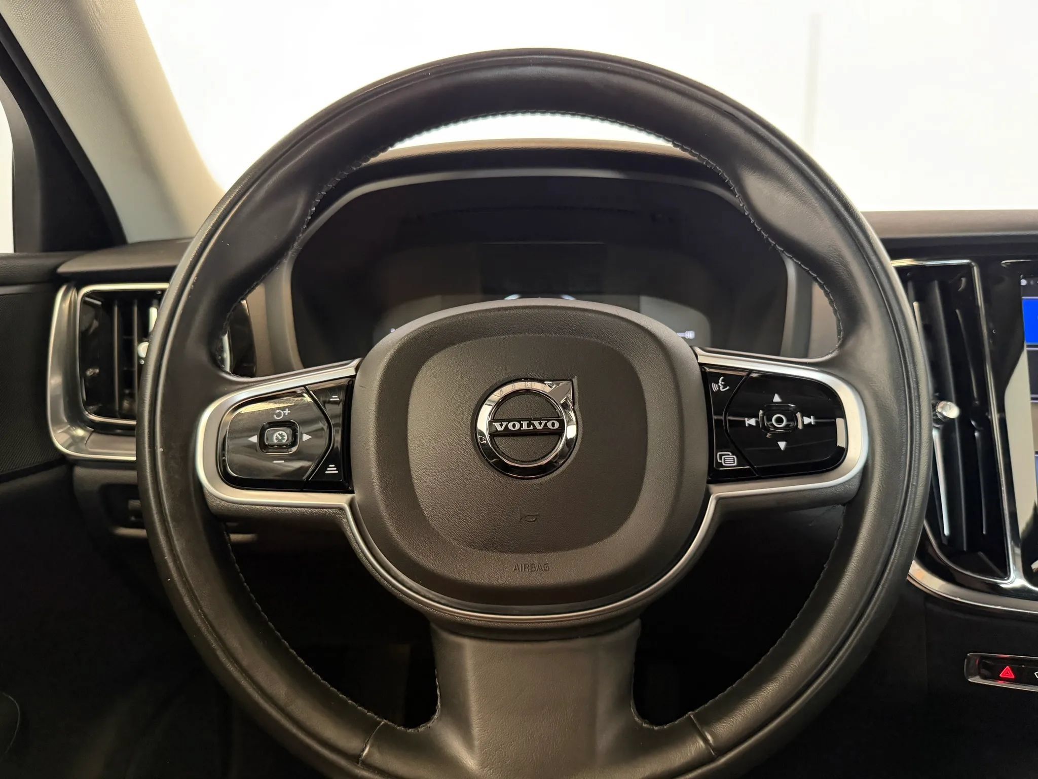 Used 2019 Volvo S60 T5 Momentum w/ Premium Package FWD image 12