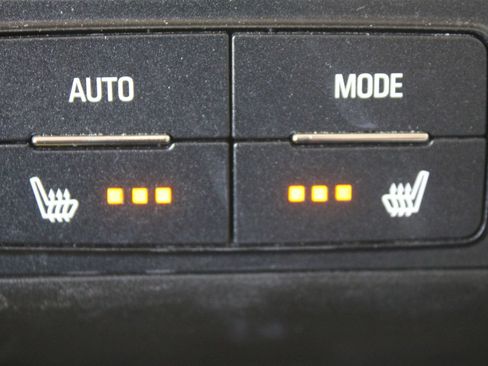 Used 2019 GMC Acadia Denali w/ Technology Package FWD image 30