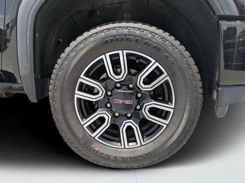 Used 2022 GMC Sierra 2500 AT4 w/ AT4 Premium Plus Package AWD/4WD image 10