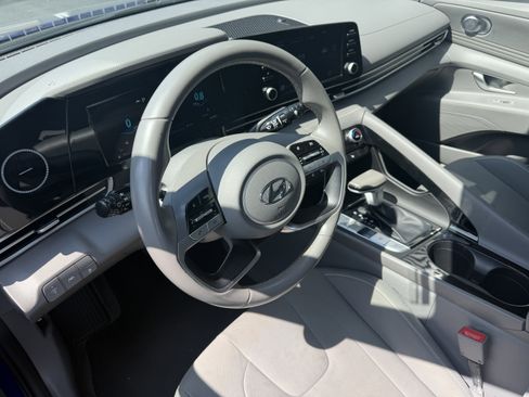 Used 2021 Hyundai Elantra SEL w/ Convenience Package FWD image 4