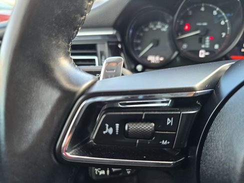 Used 2023 Porsche Macan image 18