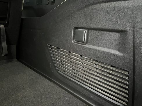 Used 2023 Chevrolet Suburban LT image 6