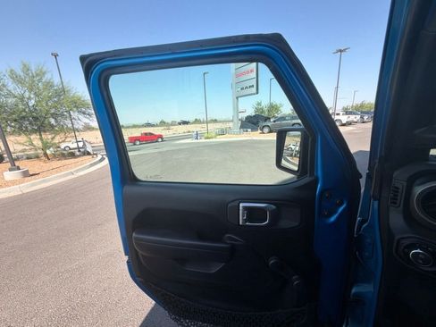 Used 2022 Jeep Gladiator Sport AWD/4WD image 35