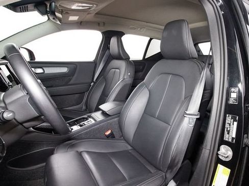 Certified 2026 Volvo XC40 B5 Plus AWD/4WD image 19