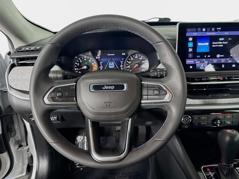 Used 2022 Jeep Compass Latitude image 13