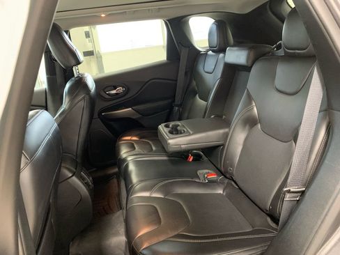 Used 2019 Jeep Cherokee Limited w/ Technology Group AWD/4WD image 24