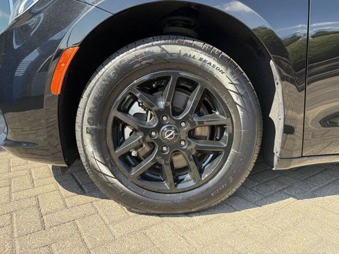 Used 2024 Chrysler Pacifica Touring-L FWD image 10