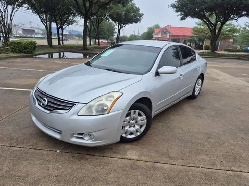 Used 2012 Nissan Altima 2.5 S FWD image 1