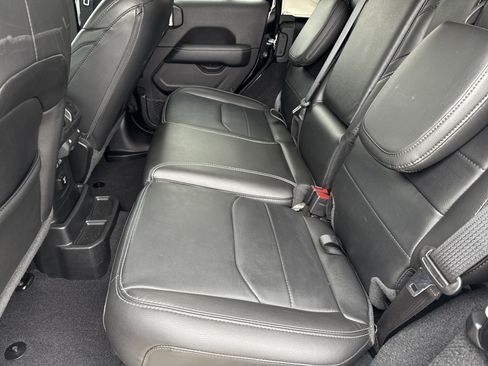 Used 2023 Jeep Wrangler Sahara image 24