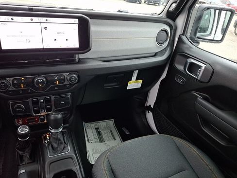 New 2026 Jeep Gladiator Sport AWD/4WD image 12