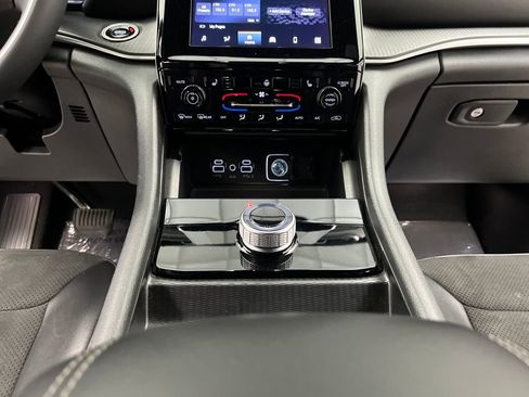 Used 2024 Jeep Grand Cherokee Altitude image 37