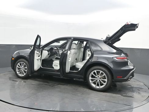 New 2025 Porsche Macan image 42