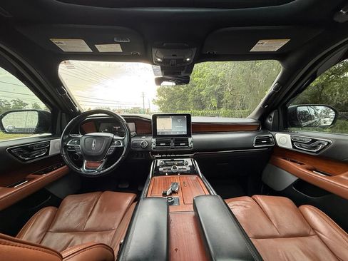 Used 2018 Lincoln Navigator L Reserve w/ Technology Package AWD/4WD image 18