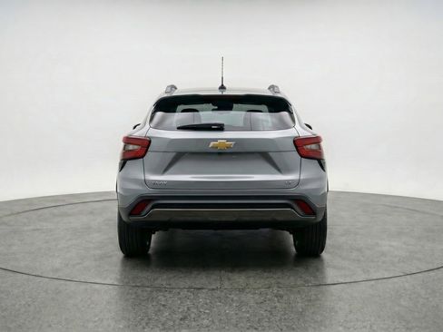 Used 2025 Chevrolet Trax LT w/ LT Convenience Package FWD image 7