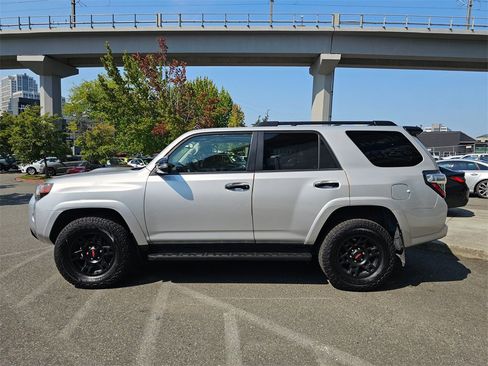Used 2021 Toyota 4Runner Venture w/ Moonroof Package image 5