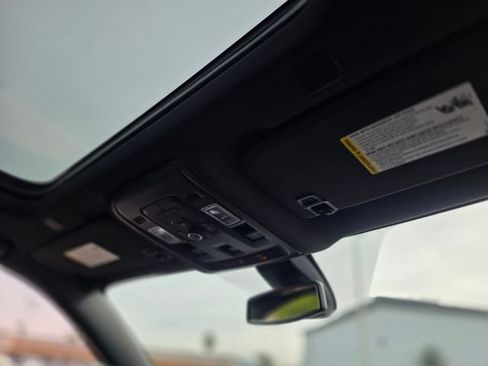 Used 2022 Chevrolet Suburban Z71 w/ Luxury Package image 12