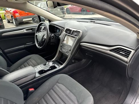 Used 2019 Ford Fusion SE FWD image 16
